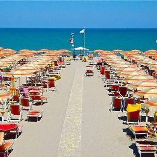 Xenia アパートホテル